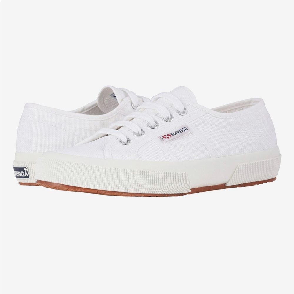 2750 COTU Classic Sneaker in White Size 5.5